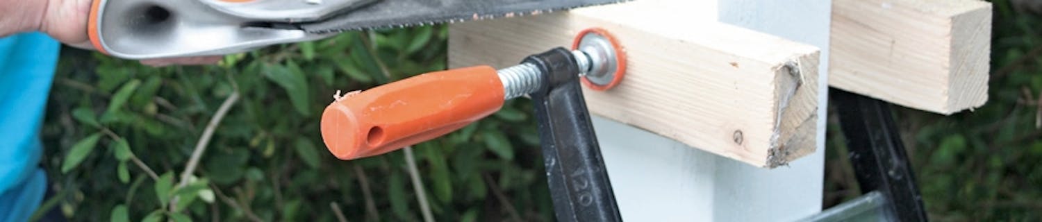 To treklosser og en skrutvinge er nok. To treklosser og en skrutvinge er nok.